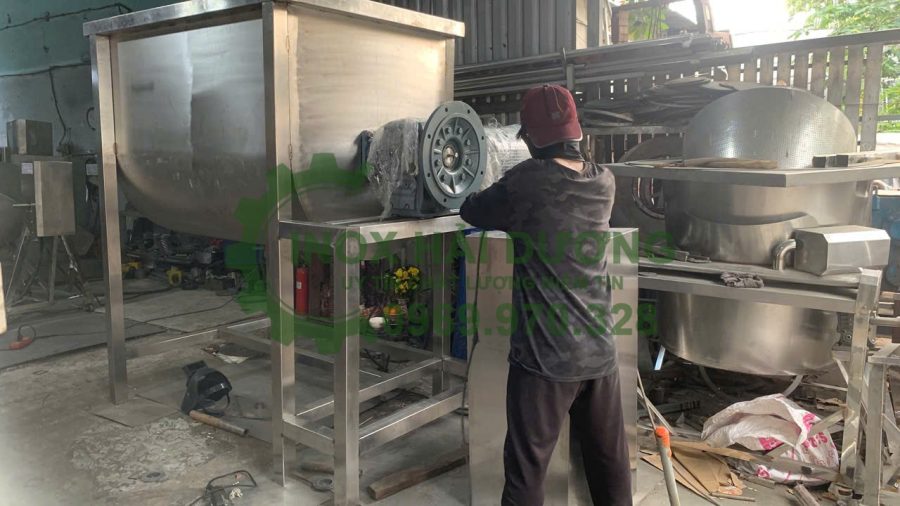 Máy trộn bột khô dạng nằm ngang 750kg